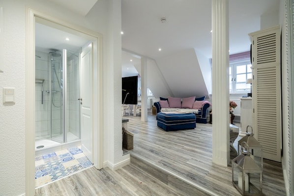 2 habitaciones, tabla de planchar con plancha, wifi y ropa de cama 