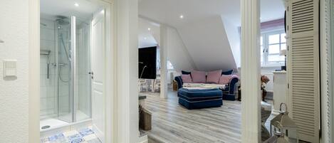 2 chambres, fer et planche à repasser, Wi-Fi, draps fournis