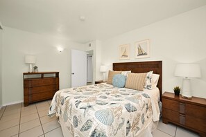 3 makuuhuonetta, silitysrauta/-lauta, Wi-Fi, vuodevaatteet