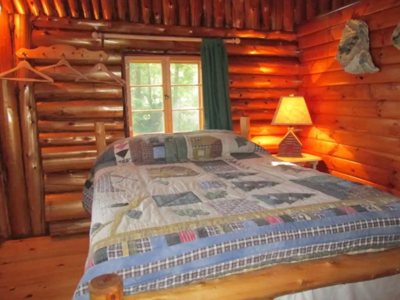 4 bedrooms, desk, iron/ironing board, free WiFi