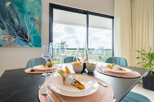 Smart TV 60 polegadas com canais digitais, smart speakers