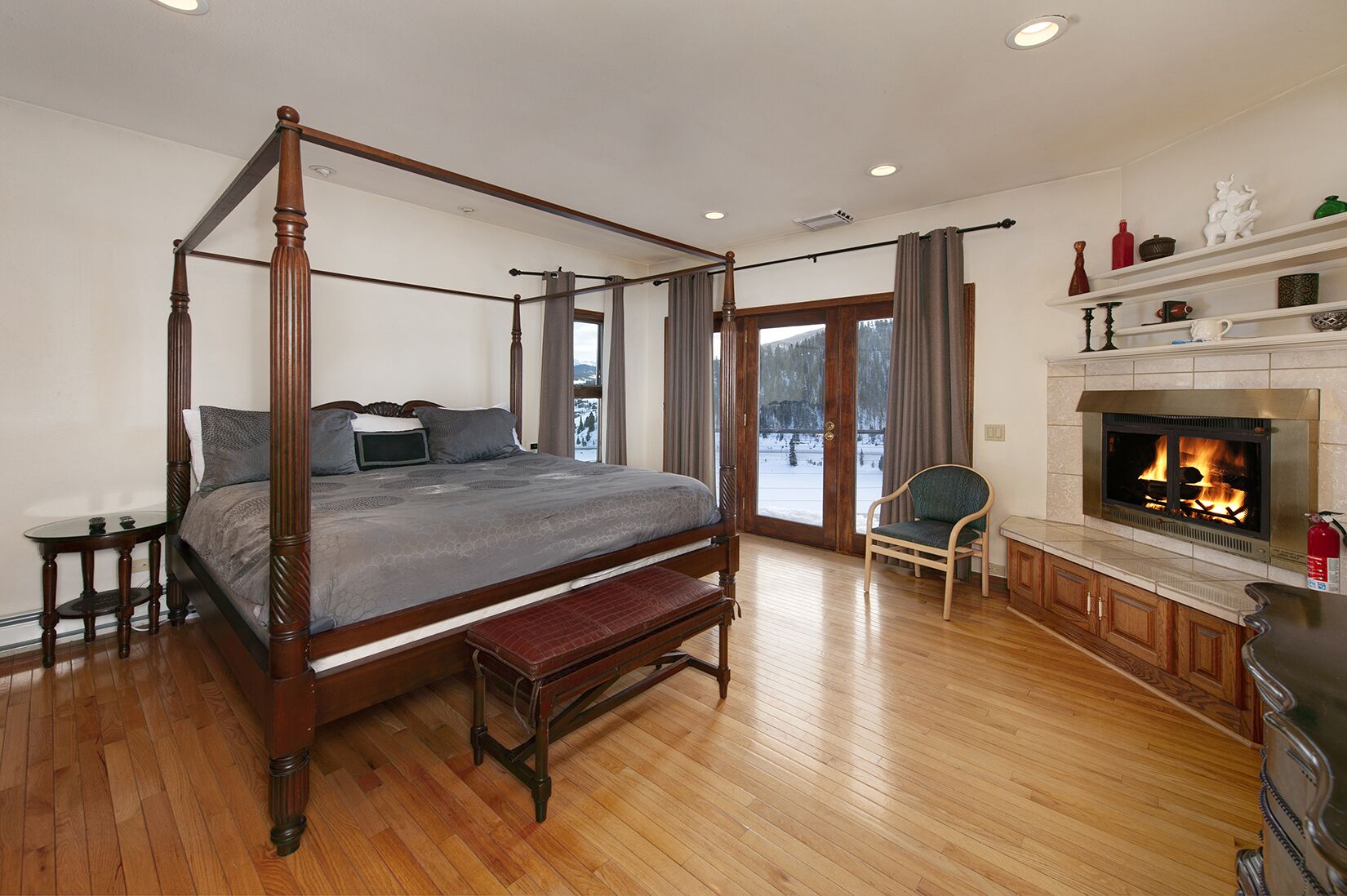 4 bedrooms, iron/ironing board, travel cot, free WiFi