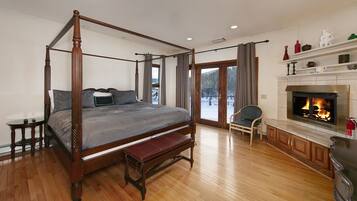 4 bedrooms, iron/ironing board, travel cot, free WiFi