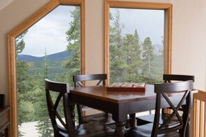 Dining - Spacious Mountain Home with Hot Tub, Fast WiFi, 26 miles to Breckenridge - Pine Top Perch (Fairplay)