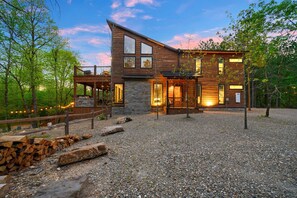 Exterior - Moonlight Creek, Creekside, Playset, Bunks,Gameroom, Hot Tub, Pool Table, Ev Outlet (Broken Bow)