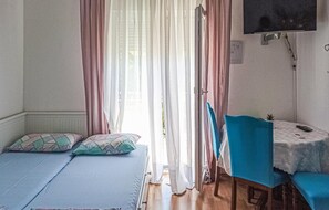 1 bedroom, free WiFi, bed sheets