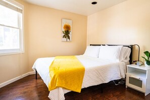 4 habitaciones, tabla de planchar con plancha, wifi y ropa de cama 