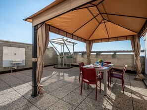 Outdoor dining - Nice apartment for 4 guests with WIFI, TV and terrace (Turin)