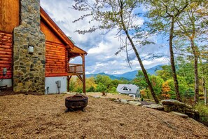 Property grounds - Ursa Minor - Long Range Views, hot tub, Peloton, more at Beautiful 3bd/2ba home on Sugar (Banner Elk)