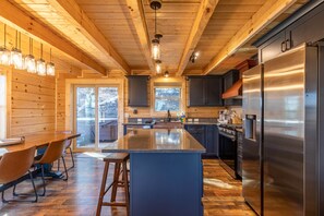 Fridge, microwave, oven, stovetop - Ursa Minor - Long Range Views, hot tub, Peloton, more at Beautiful 3bd/2ba home on Sugar (Banner Elk)