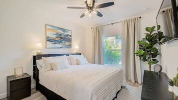 3 quartos, escrivaninha, ferros/tábuas de passar roupa