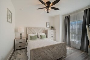 3 bedrooms, desk, iron/ironing board, free WiFi