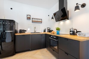 Kühlschrank, Ofen, Herdplatte, Geschirrspüler