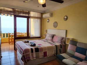 Iron/ironing board, Internet, bed sheets