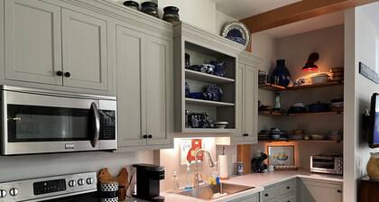 SPACIOUS Mountain Retreat with HOT TUB, Fire Pit & Hiking Trails