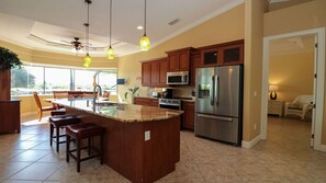 Fridge, microwave, oven, stovetop - Luxury Contemporary Style Villa on Charlotte Harbor Area, Charlotte County Villa 5814 (Charlotte County)