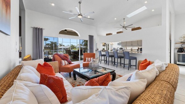 Flat-screen TV - Beautiful House with first class amenities on Charlotte Harbor Area, Charlotte County House 5820 (Charlotte County)