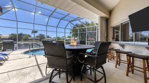 Outdoor dining - Beautiful House with first class amenities on Charlotte Harbor Area, Charlotte County House 5820 (Charlotte County)