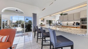 Fridge, microwave, oven, stovetop - Beautiful House with first class amenities on Charlotte Harbor Area, Charlotte County House 5820 (Charlotte County)