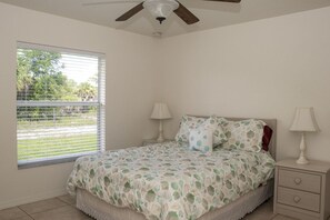 2 quartos, ferros/tábuas de passar roupa, acesso à internet