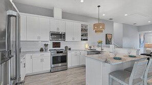 Refrigerador, microondas, horno, placa de cocina