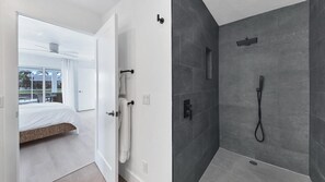 3 chambres, fer et planche à repasser, Internet gratuit, draps fournis