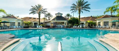 Een verwarmd zwembad