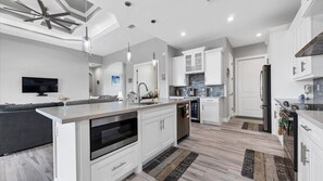 Fridge, microwave, oven, stovetop - Luxury Contemporary Style House on Charlotte Harbor Area, Charlotte County House 5841 (Charlotte County)