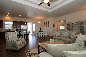 TV - Luxury Contemporary Style House on Charlotte Harbor Area, Charlotte County House 5843 (Charlotte County)