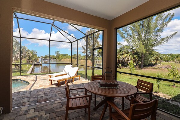 Dining - Luxury Contemporary Style House on Charlotte Harbor Area, Charlotte County House 5843 (Charlotte County)