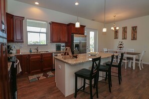 Fridge, microwave, oven, stovetop - Luxury Contemporary Style House on Charlotte Harbor Area, Charlotte County House 5843 (Charlotte County)