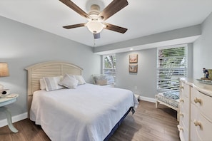2 bedrooms, iron/ironing board, WiFi, bed sheets - Luxury Contemporary Style House on Charlotte Harbor Area, Charlotte County House 5846 (Charlotte County)