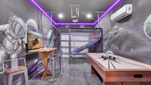 Games room - Rent the Perfect 5 Bedroom House on Champions Gate Resort, Orlando House 6166 (Orlando)