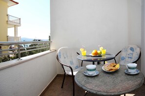 Apartment (One Bedroom Apartment with Balcony an) | Balcony - Apartments & Rooms Villa Petra (Sibenik)