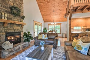 Een smart-tv en een open haard