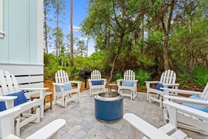 Terrace/patio - BRAND NEW! 5/4.5 SLEEPS 16! 30A!  Close to Pool,  Firepit (Rosemary Beach)