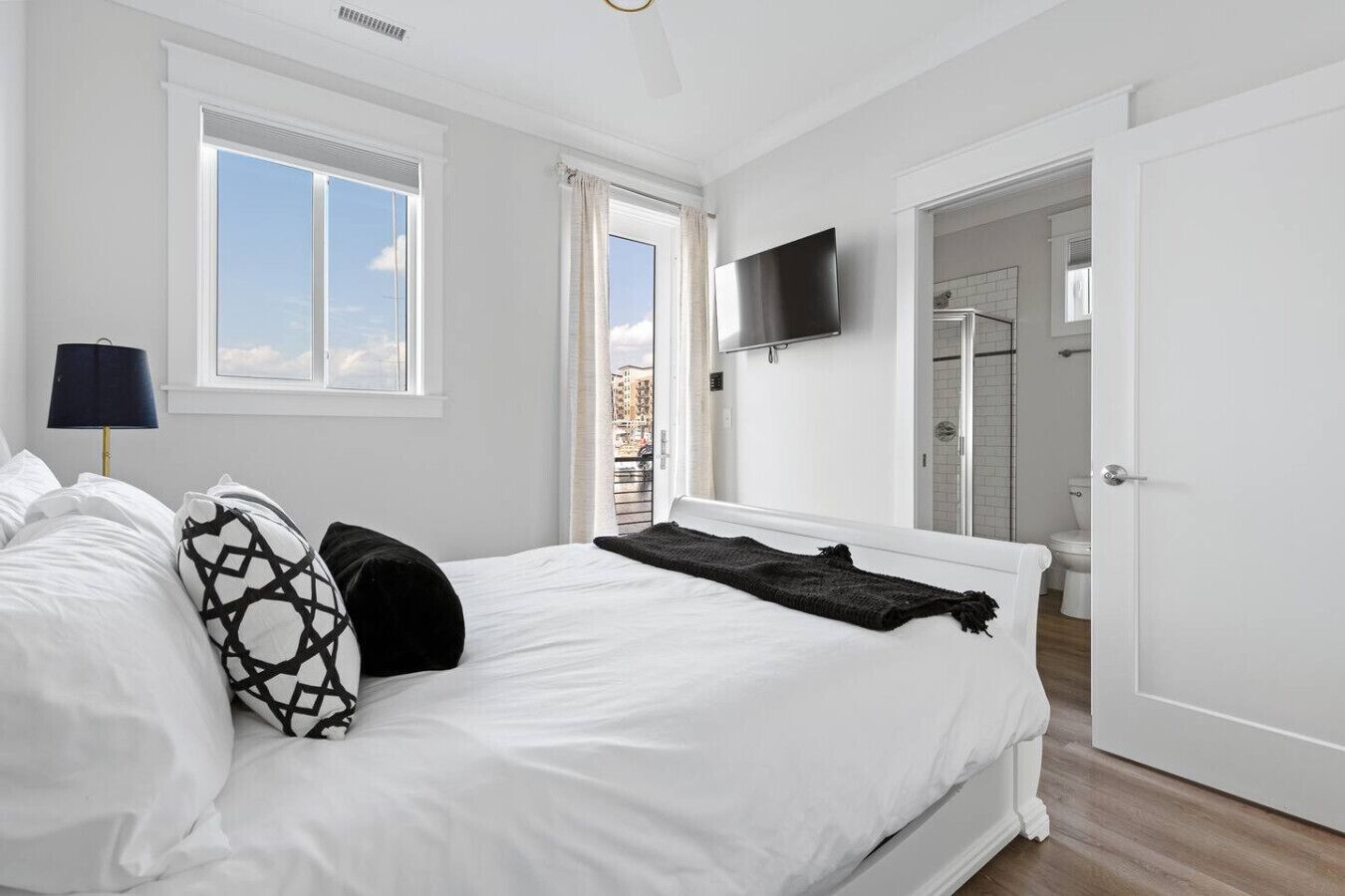 2 bedrooms, desk, iron/ironing board, free WiFi