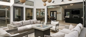 SWSS 6BR Luxury Group Retreat | Chef's Kitchen, Pool, Pickleball & Putting Green