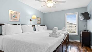 6 bedrooms, iron/ironing board, WiFi, bed sheets