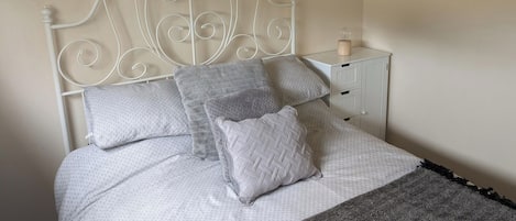 2 bedrooms, bed sheets
