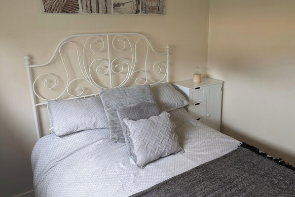 2 bedrooms, bed sheets