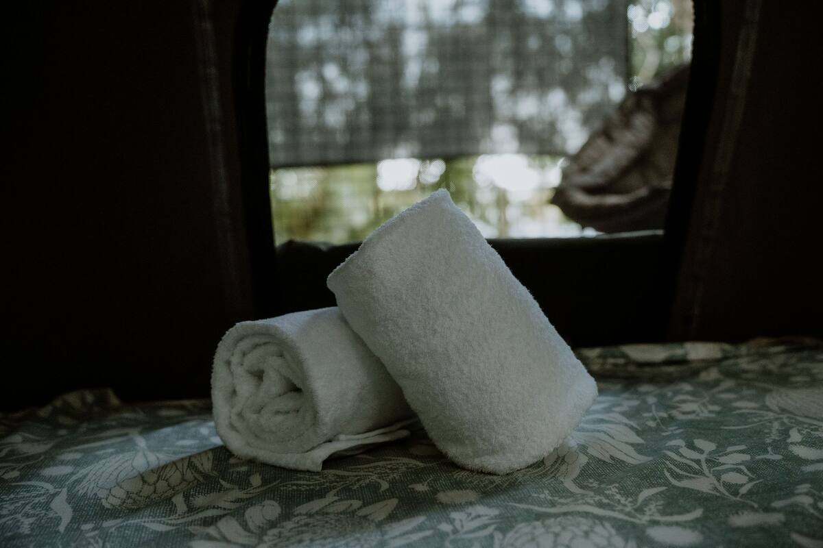 Cortinas blackout, tabla de planchar con plancha y wifi gratis 