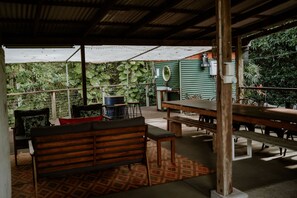 Economy Cabin | Terrace/patio - Castle Rock Farm (Byfield)