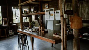 Economy Cabin | Dapur berkongsi | Pembancuh kopi/teh, pembakar roti