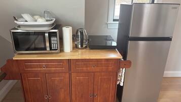 冷蔵庫、電子レンジ、コーヒー / ティーメーカー、電気ポット