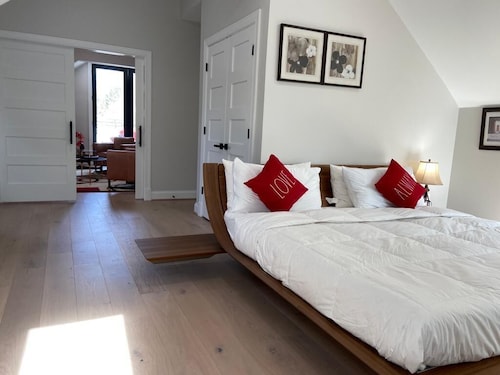 Rare Luxury Spacious City Suite