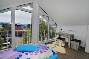 2 makuuhuonetta, silitysrauta/-lauta, ilmainen Wi-Fi, vuodevaatteet