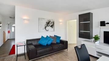 Fernseher, Stereoanlage