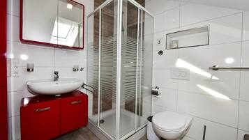 Dusche, Haartrockner, Handtücher