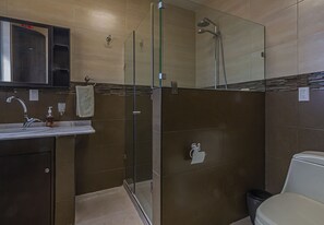 Casa familiar, 2 habitaciones | Baño | Tina, secadora de cabello, toallas 